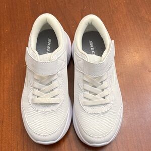 New Girls Skechers All-White Athletic Slip
On Sneaker Shoes size 2.5